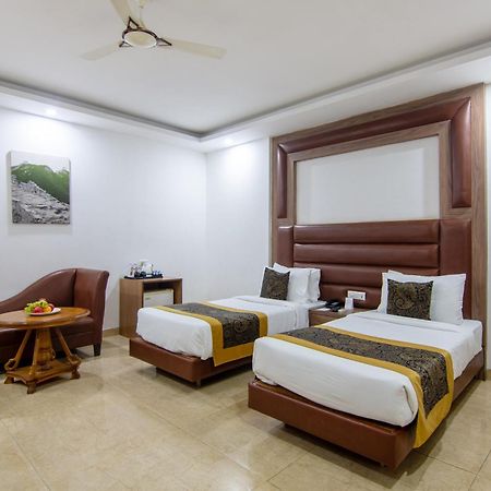 Hotel Lohmod At National Highway 8 - Free Airport Transffer 뉴델리 외부 사진