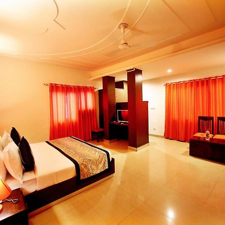 Hotel Lohmod At National Highway 8 - Free Airport Transffer 뉴델리 외부 사진