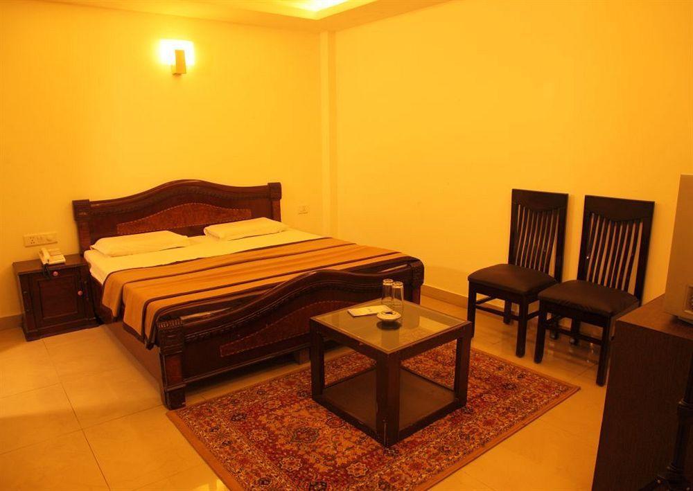 Hotel Lohmod At National Highway 8 - Free Airport Transffer 뉴델리 외부 사진