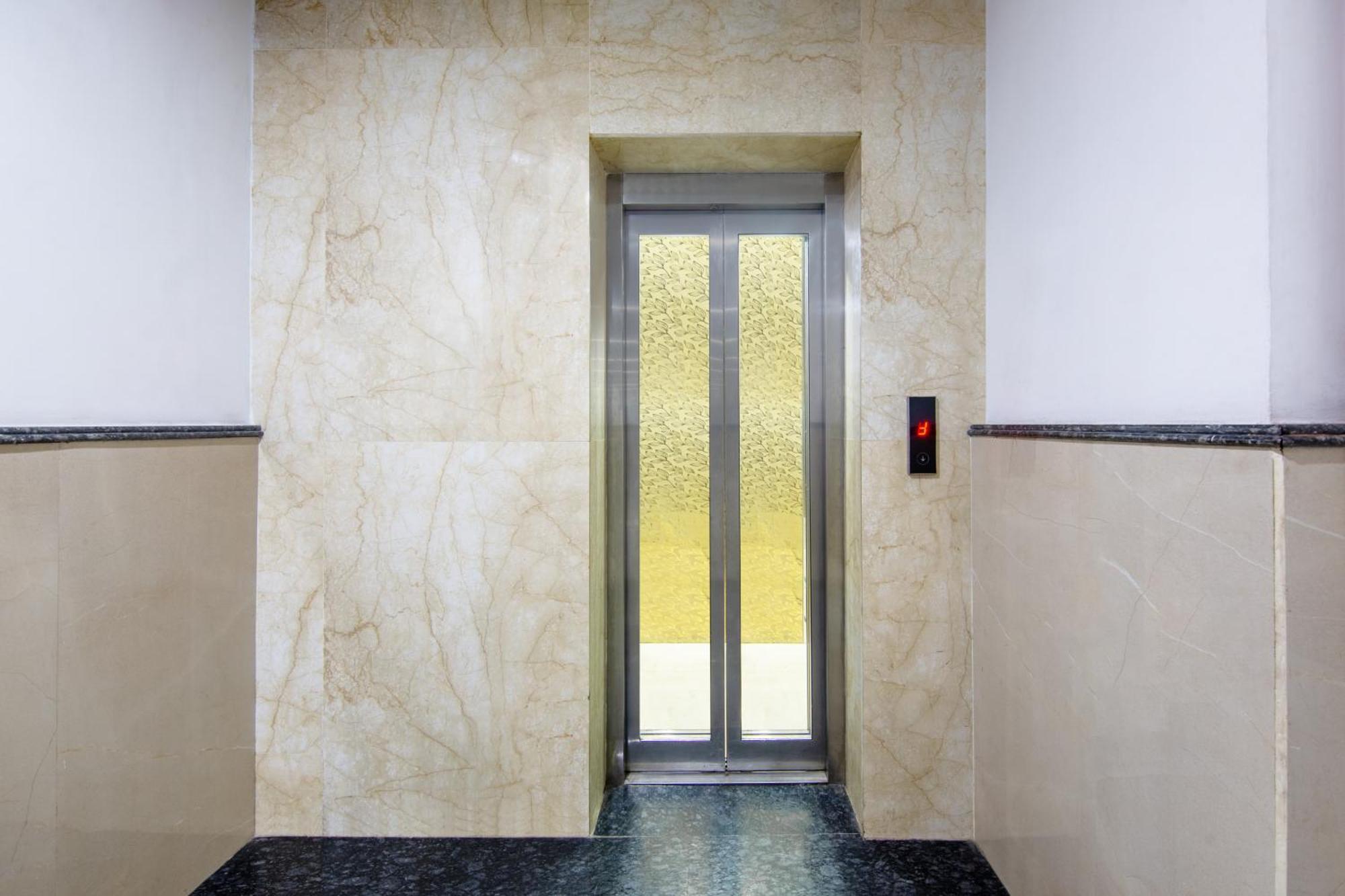 Hotel Lohmod At National Highway 8 - Free Airport Transffer 뉴델리 외부 사진