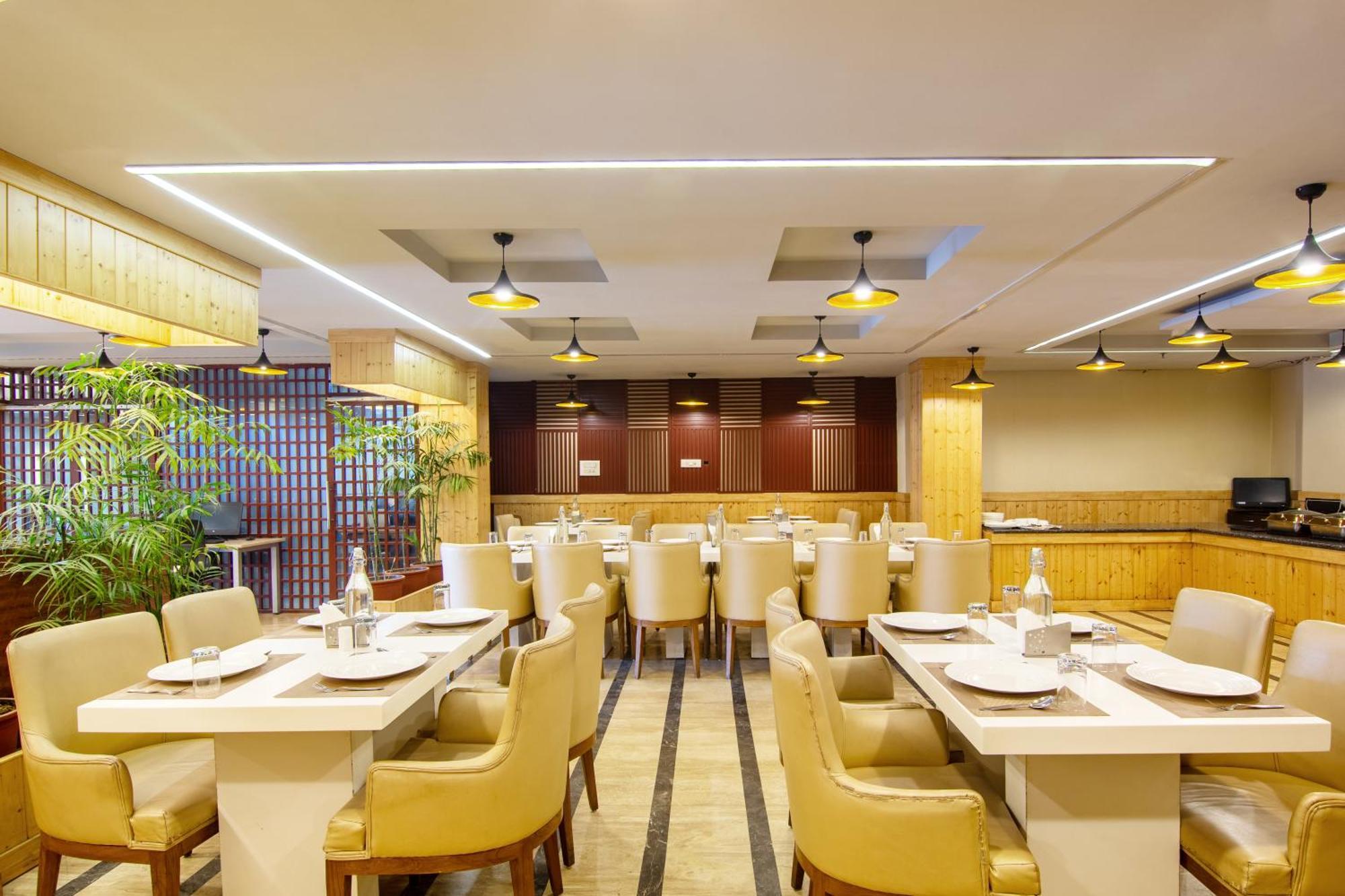 Hotel Lohmod At National Highway 8 - Free Airport Transffer 뉴델리 외부 사진