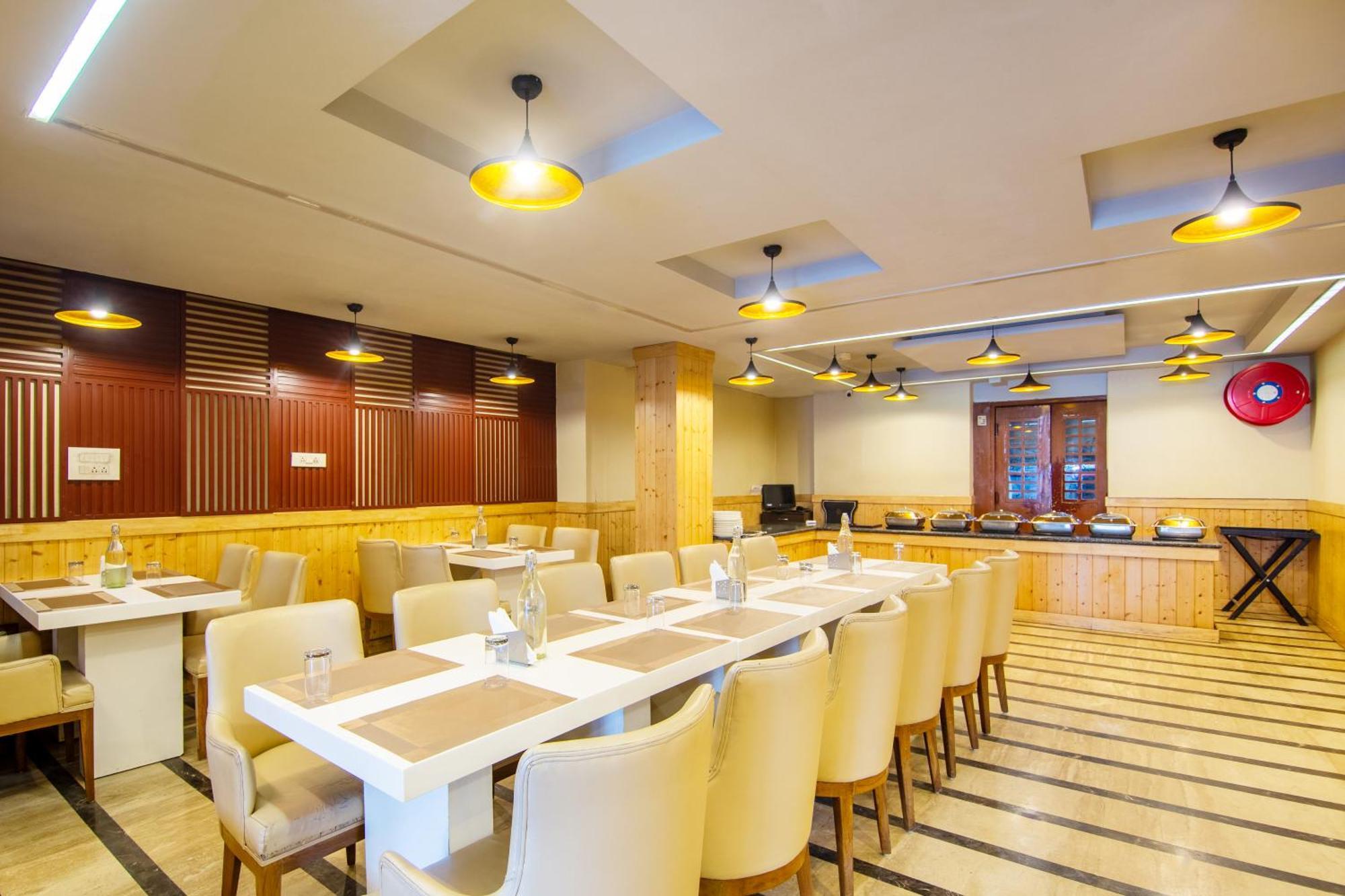 Hotel Lohmod At National Highway 8 - Free Airport Transffer 뉴델리 외부 사진