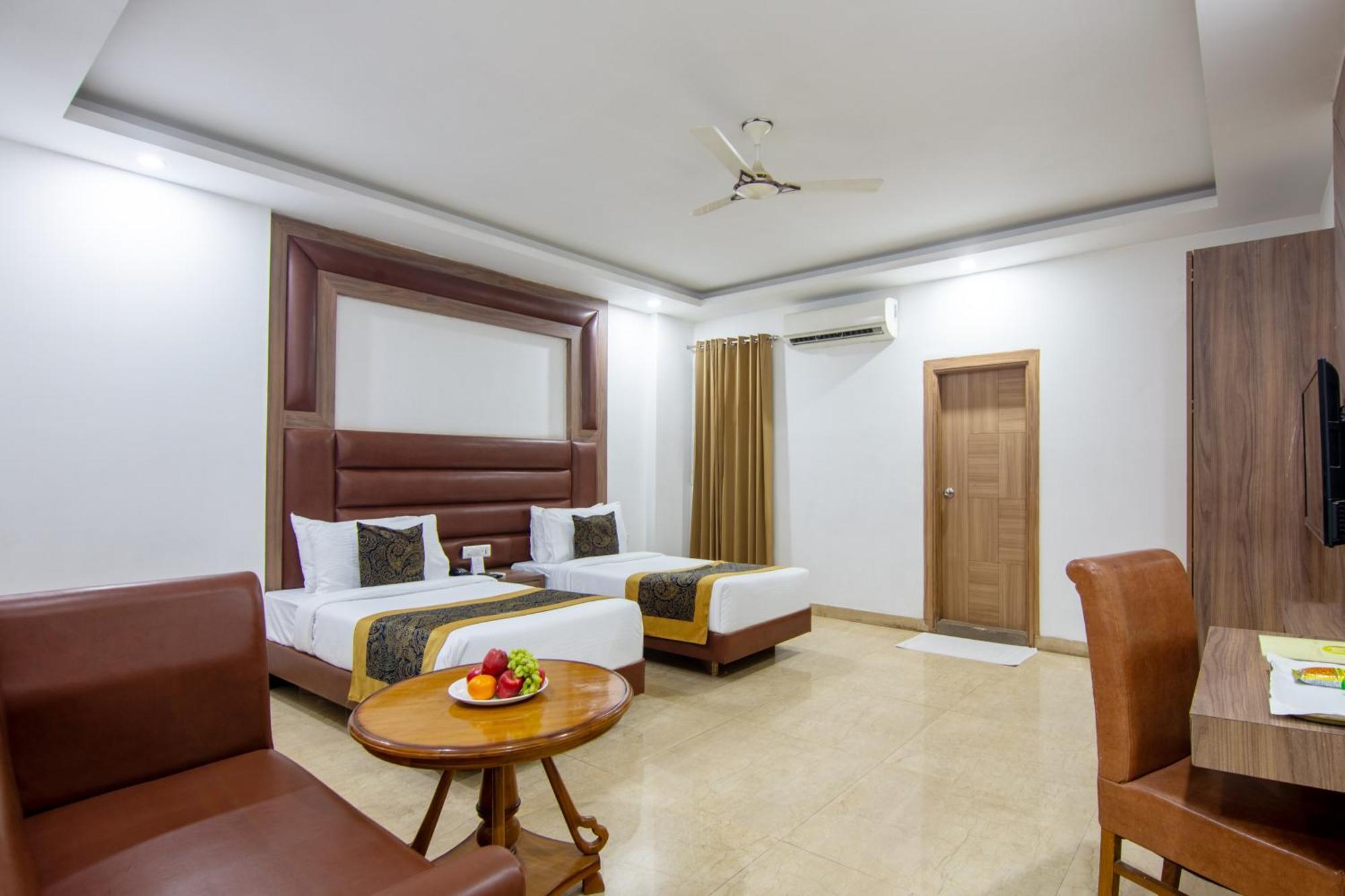 Hotel Lohmod At National Highway 8 - Free Airport Transffer 뉴델리 외부 사진
