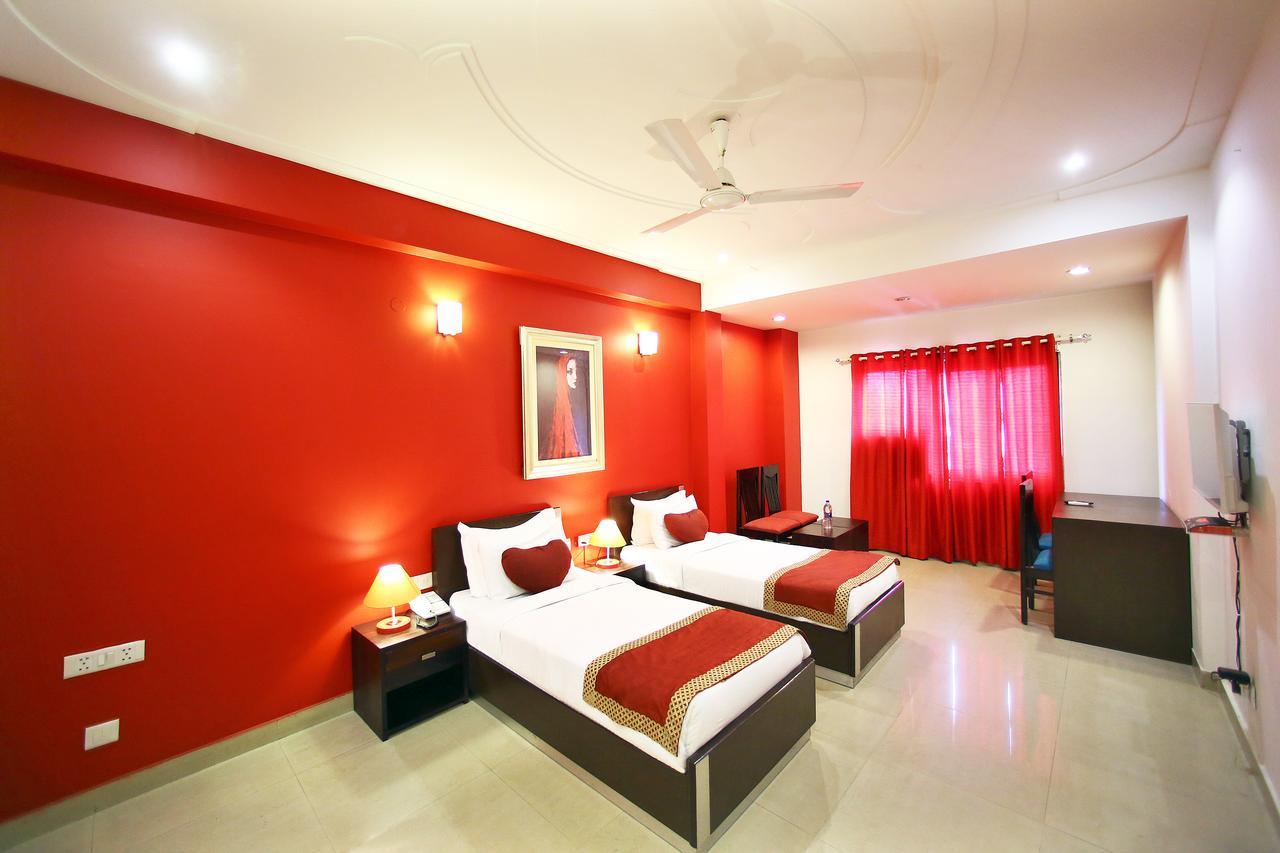 Hotel Lohmod At National Highway 8 - Free Airport Transffer 뉴델리 외부 사진