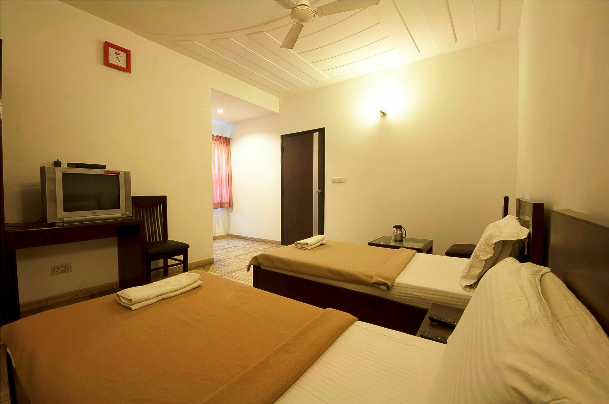 Hotel Lohmod At National Highway 8 - Free Airport Transffer 뉴델리 외부 사진