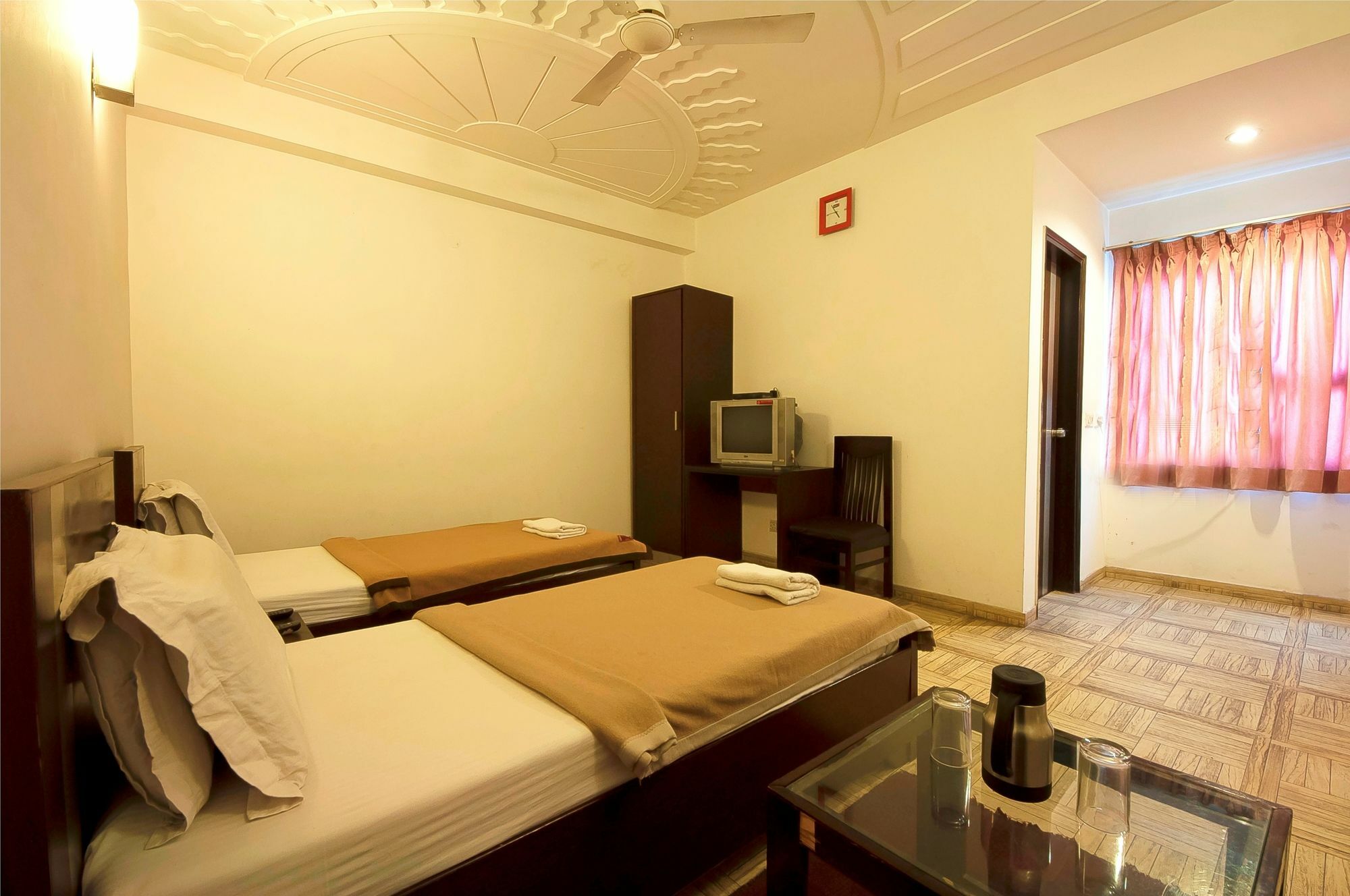 Hotel Lohmod At National Highway 8 - Free Airport Transffer 뉴델리 외부 사진